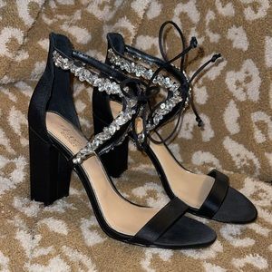Badgley mischka chunky heel